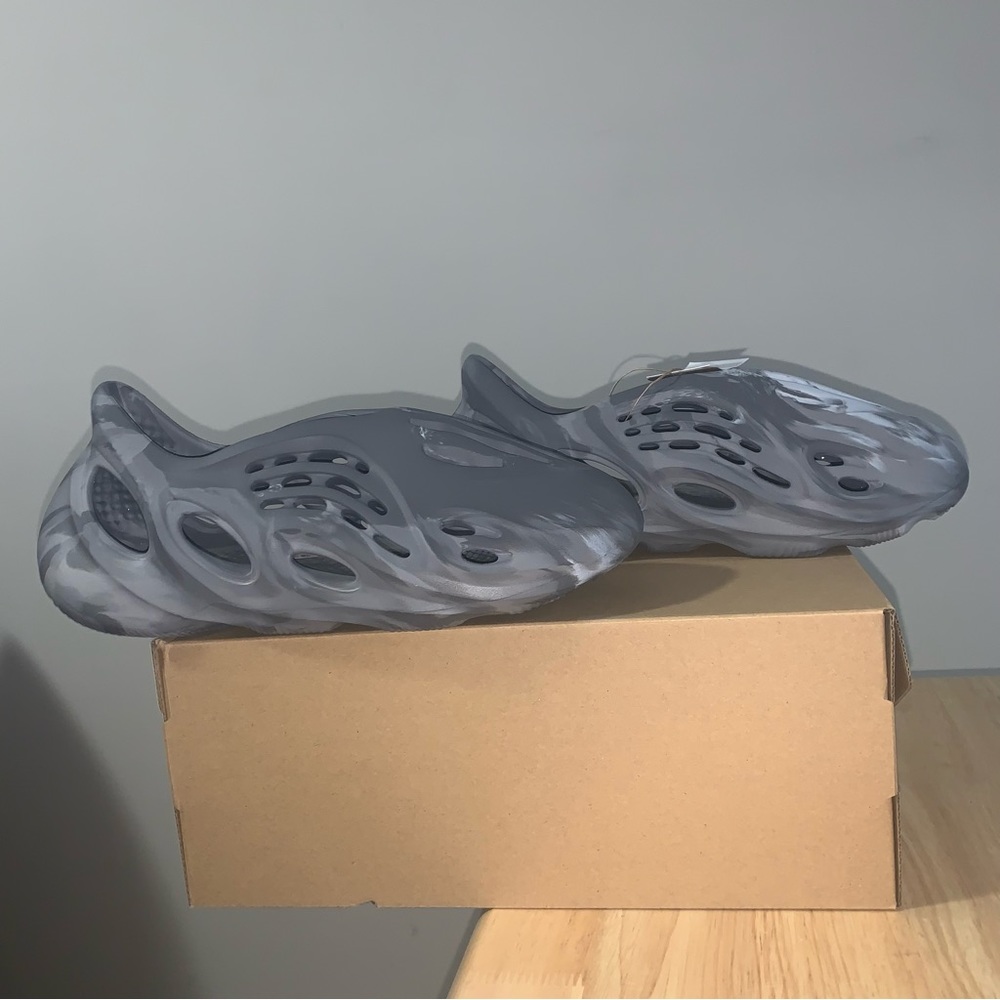Adidas Yeezy Foam RNR MX Granite